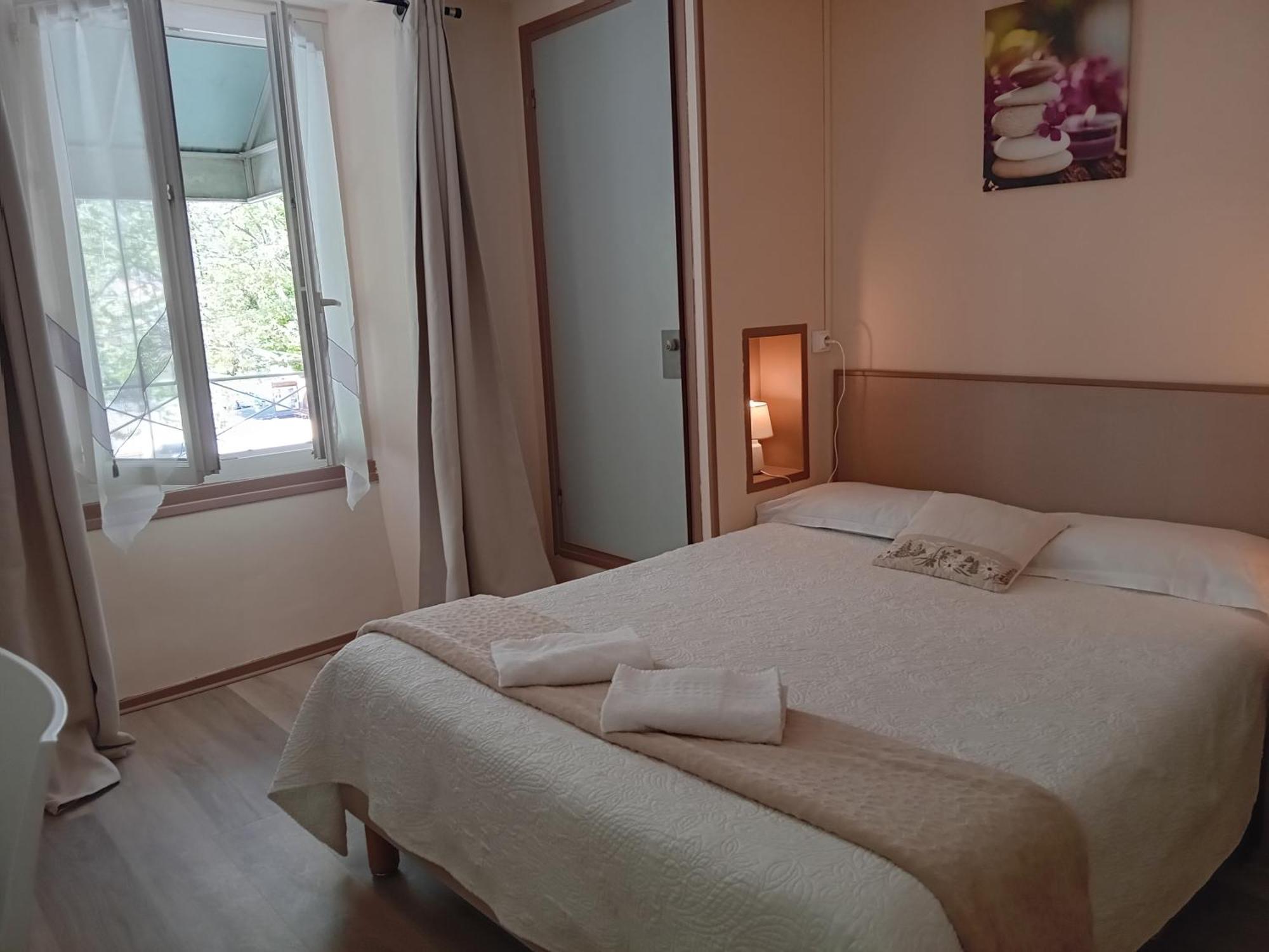 Hotel La Gravenne Thueyts Екстериор снимка