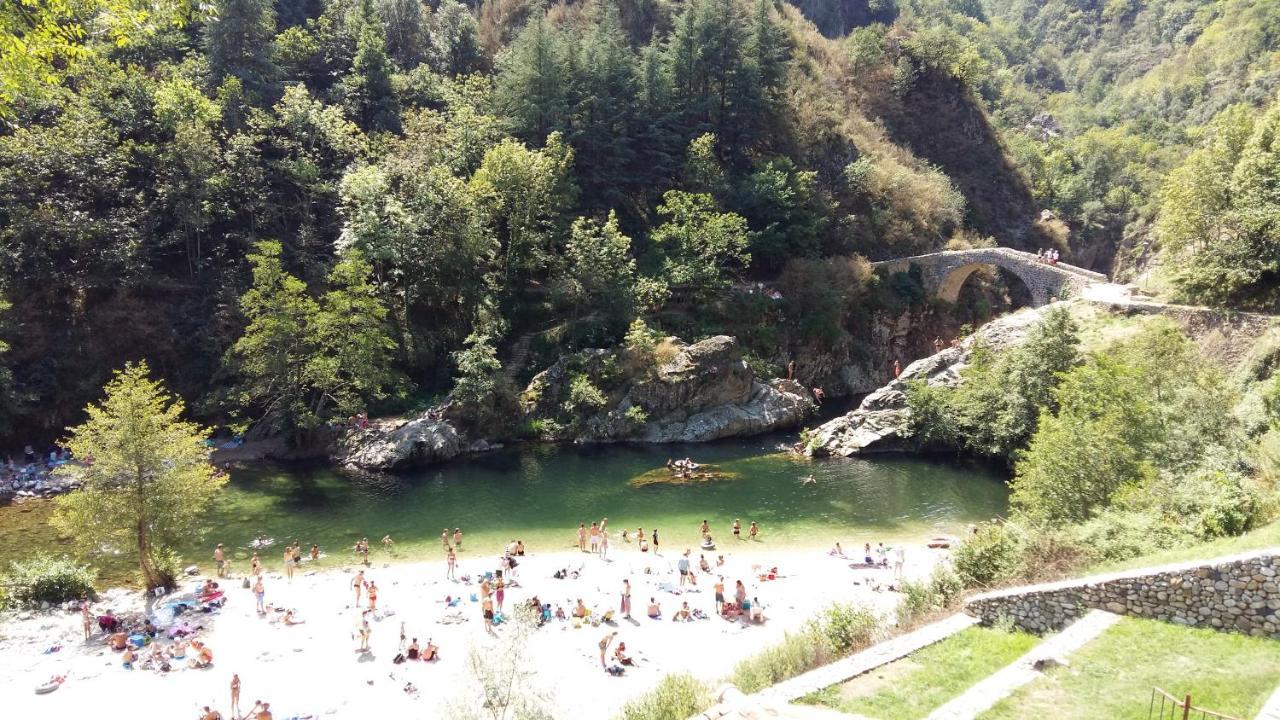 Hotel La Gravenne Thueyts Екстериор снимка